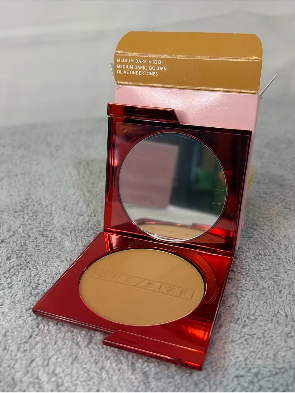 ONE/SIZE Turn Up The Base Foundation Powder — Red Compact, Medium Dark 6 (GO)